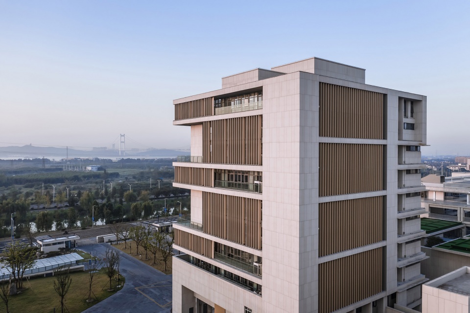 江苏省靖江高级中学新校区丨中国江苏丨江苏中锐华东建筑设计研究院有限公司荣朝晖工作室-18