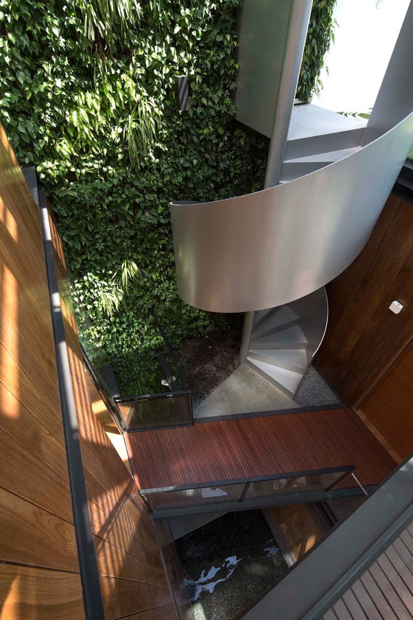 A Home With Emphasis on the Relation Between the Indoors and the Outdoors in Singapore-1