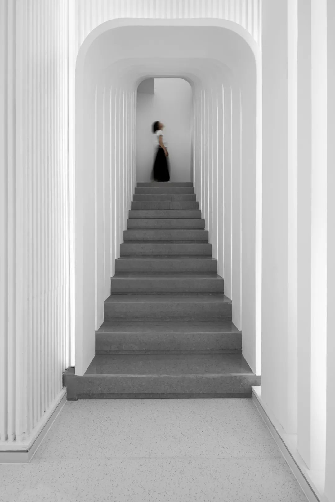 杭州恋燕紫涵“鸟巢”概念店，极简趣味与空间美学结合-12