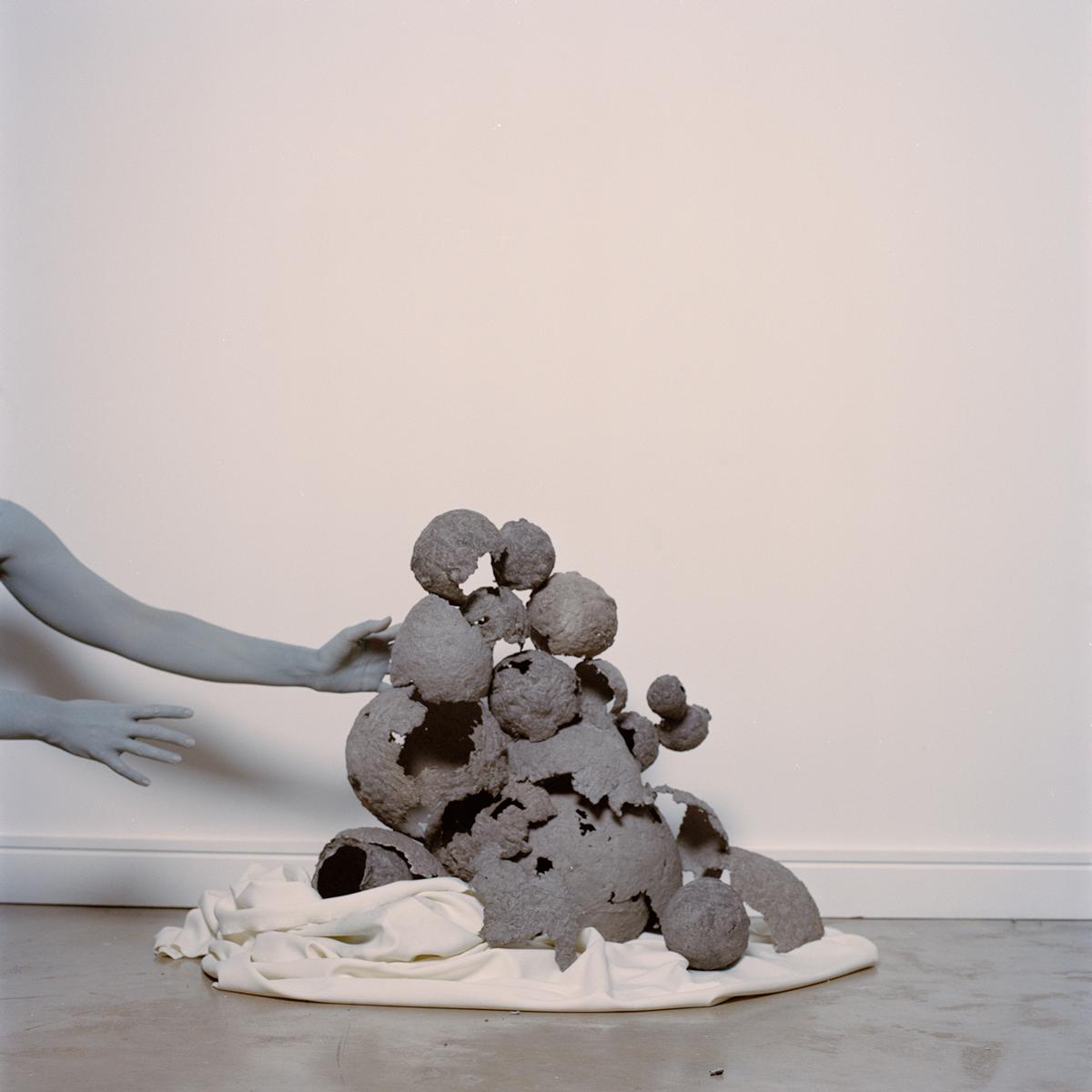 颠覆女性形象 | 三位女艺术家的“活力肉体”展览-12