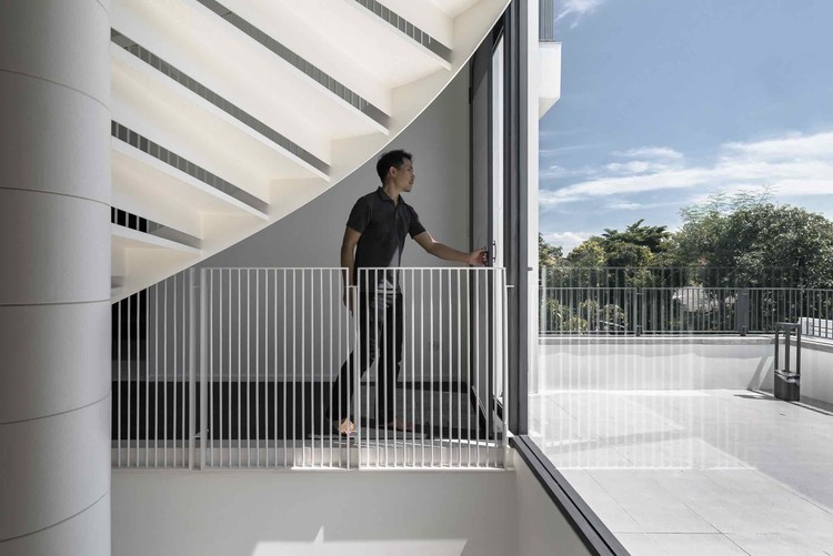 泰国 Baan Bangpok 家庭住宅，垂直螺旋楼梯设计-27