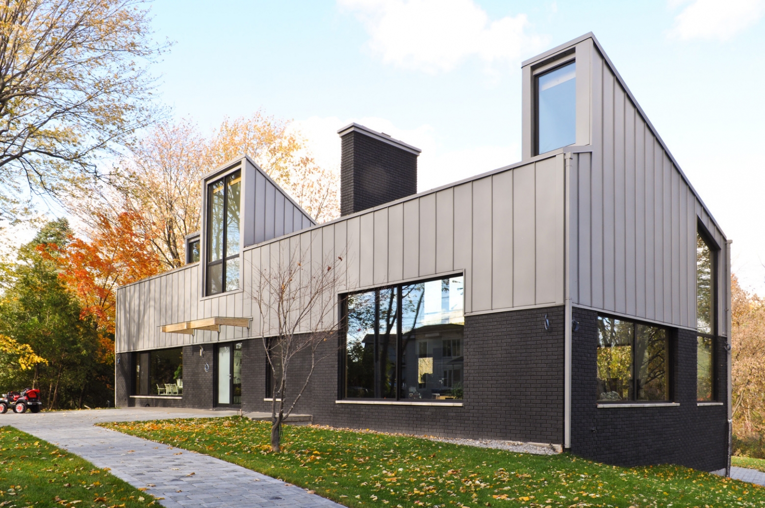 加拿大魁北克 Crisan House 别墅 | 自然采光与环保设计的完美结合-19