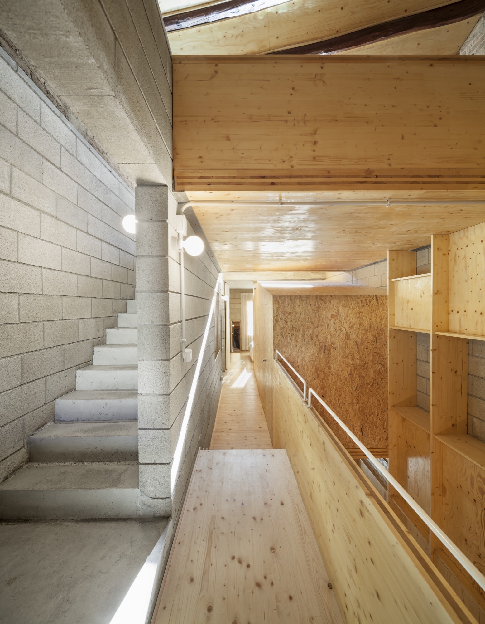 House Between Party Walls / Josep Ferrando Architecture-18