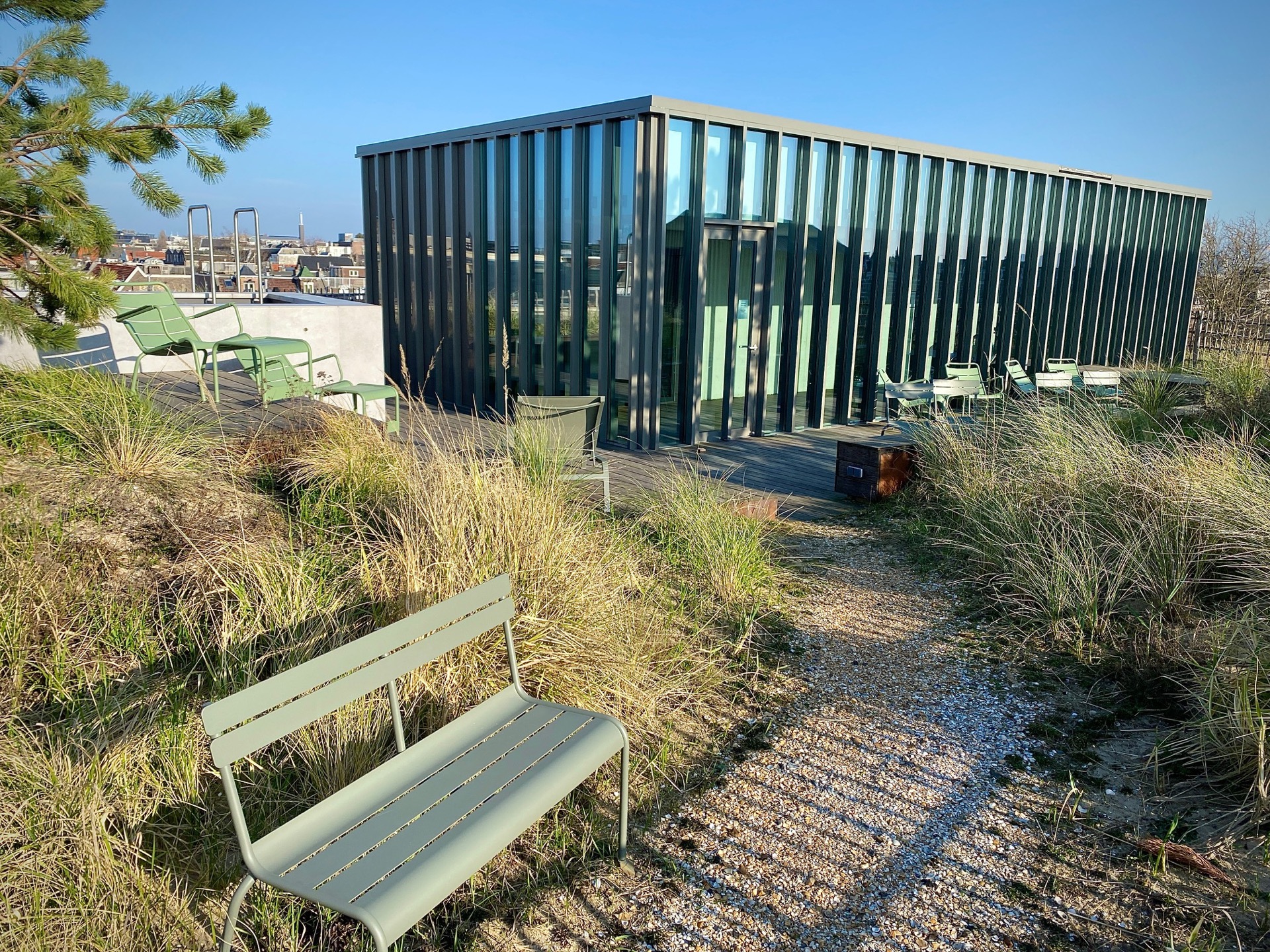 Exclusieve tuinmeubels op luxe terras-3