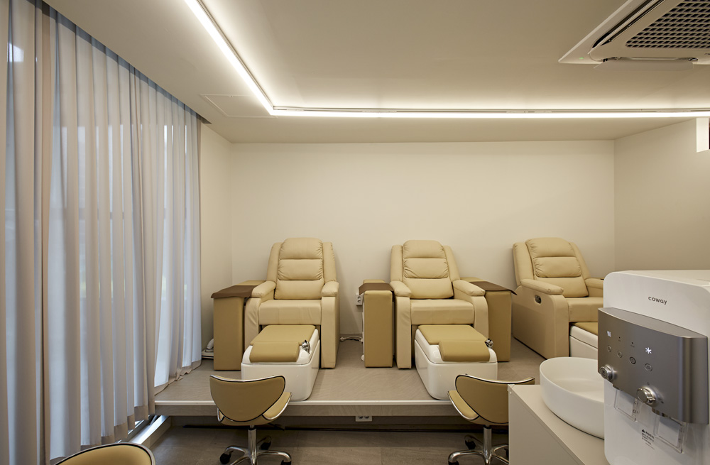 宁静现代的 9 坪小店室内设计-5