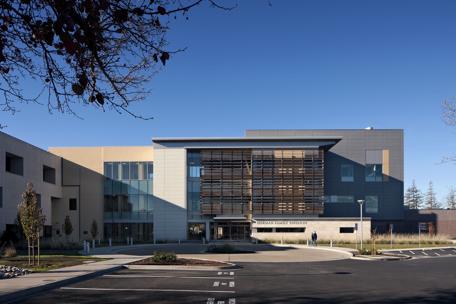 queen of the valley medical center herman family pavilion-2