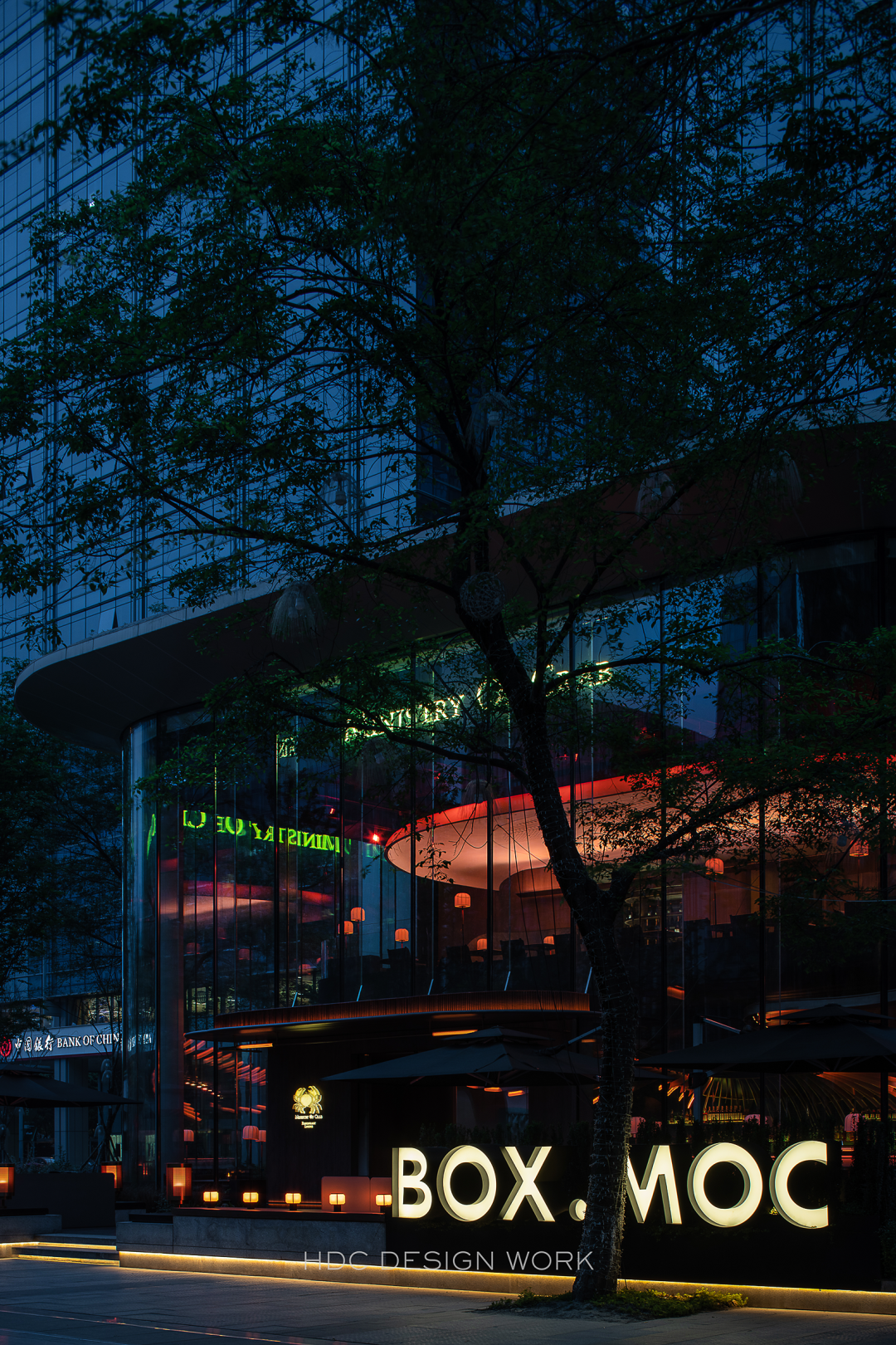 双塔映衬下的MOC餐厅丨中国成都丨唐嘉骏,刘芮言-20