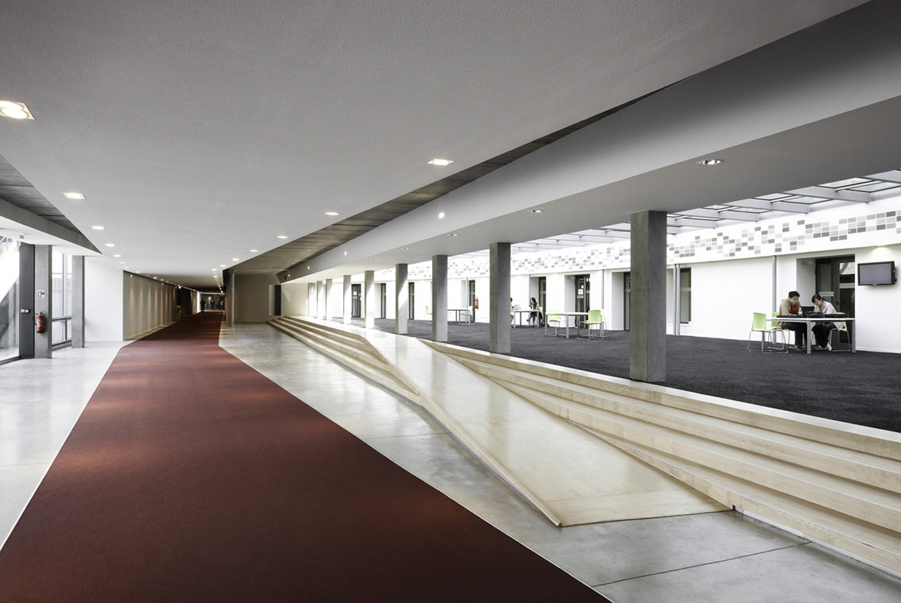 A Place of Exchanges  zigzag architecture-44