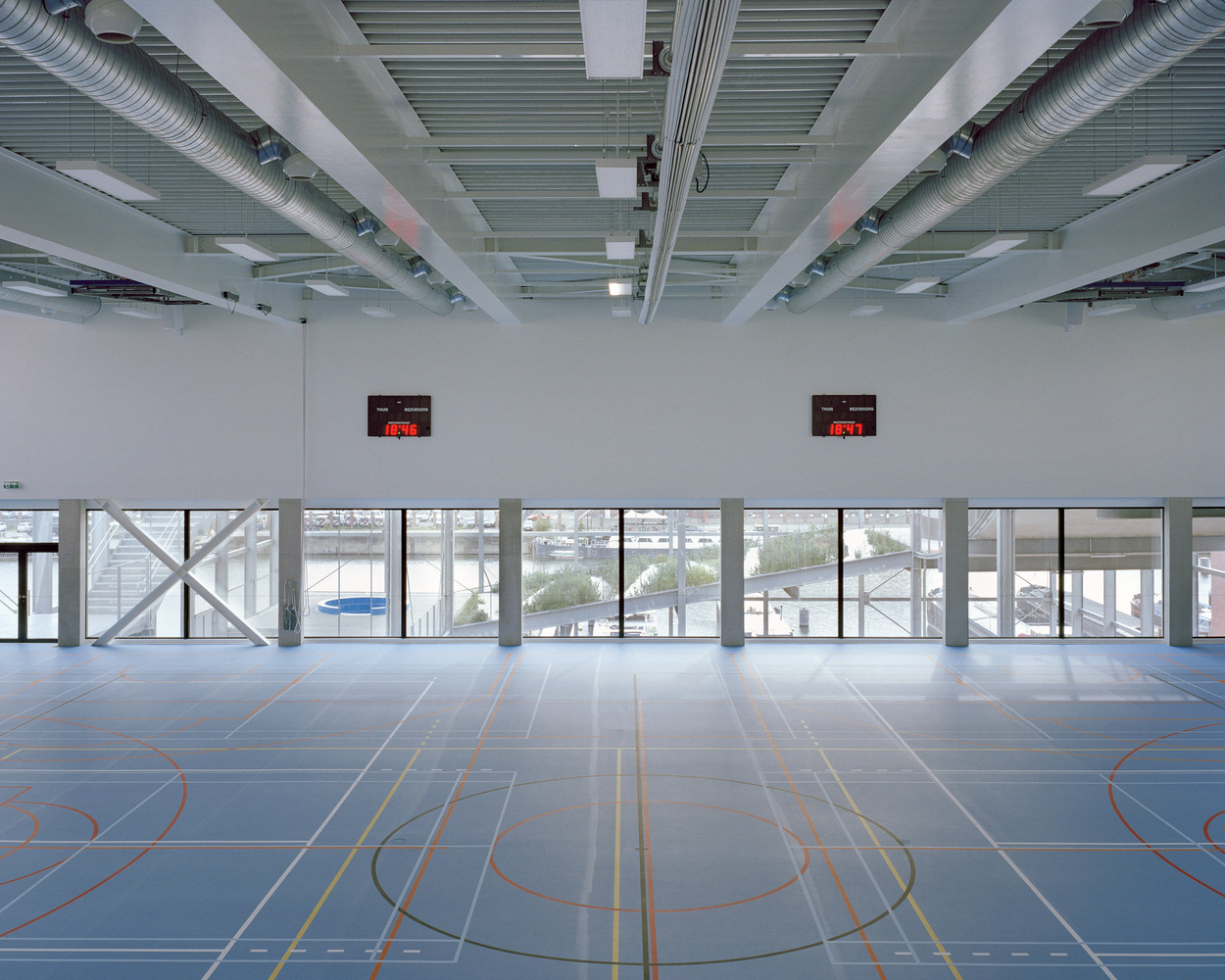 比利时港口边的“筷子”学校-33