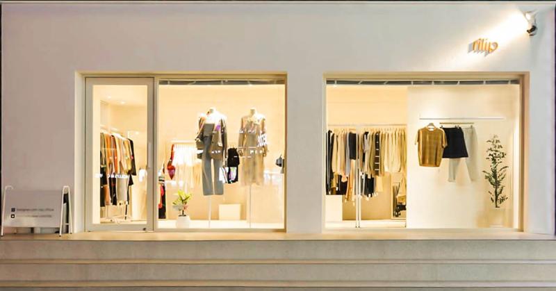 简约时尚的 7 坪服装店设计-2