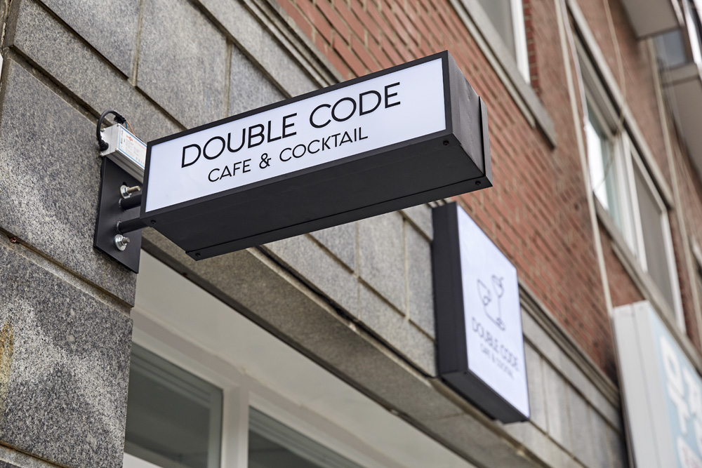 十平米白色极简咖啡厅设计-14