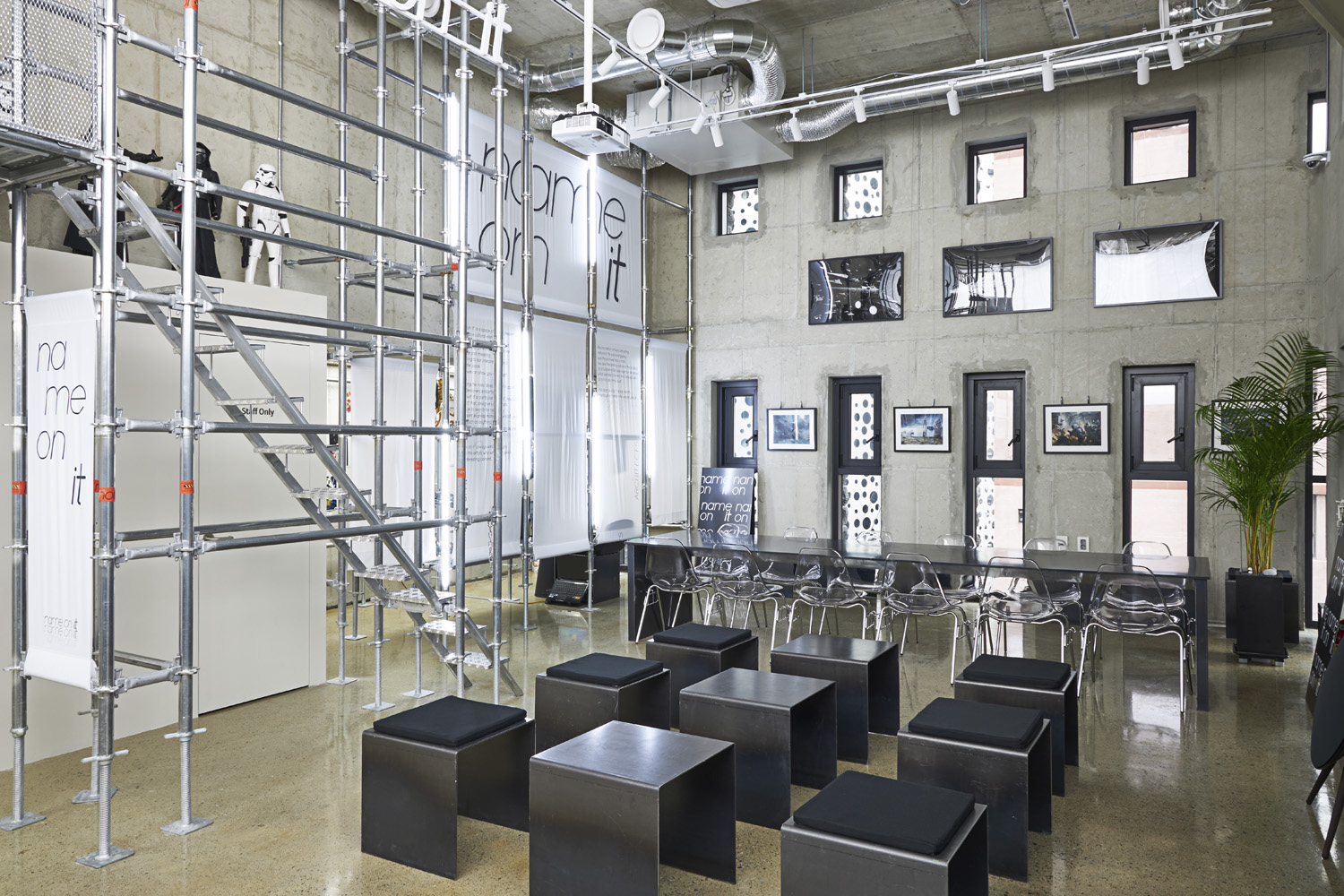 金属材质打造独特氛围的 50 平米咖啡厅-2