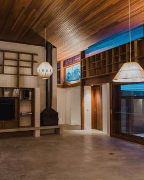 天幕屋；篷顶屋（具体可根据实际语境判断更合适的表达，这里CANOPY常见有天幕；篷顶等意思） 丨Walk North Architects