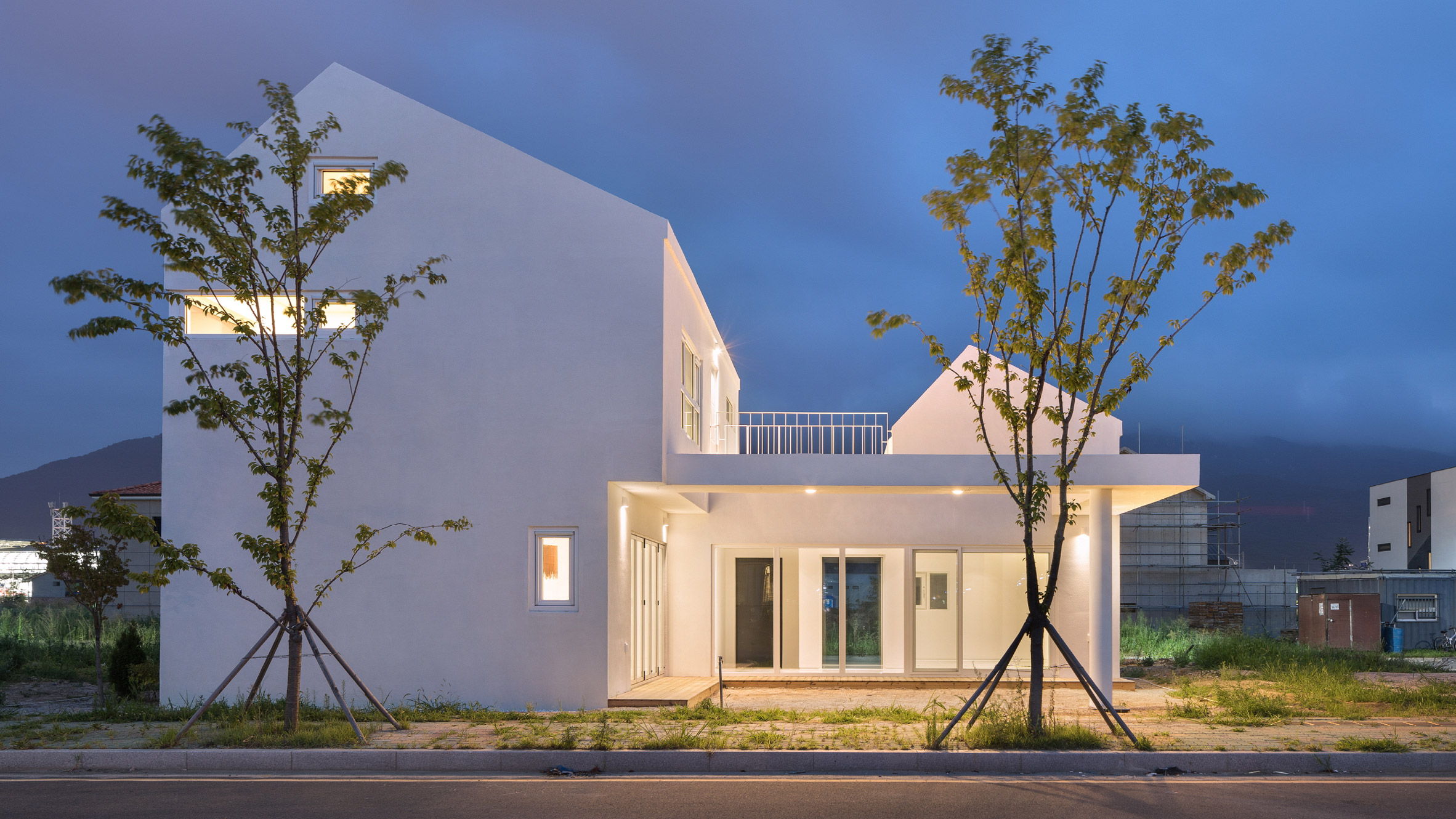 House in Yangsan combines crisp concrete and white-rendered volumes-0
