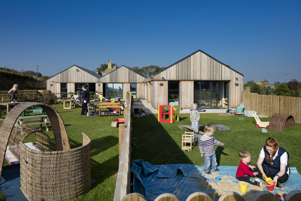 草地上的托儿所，英国 / MailenDesign-58