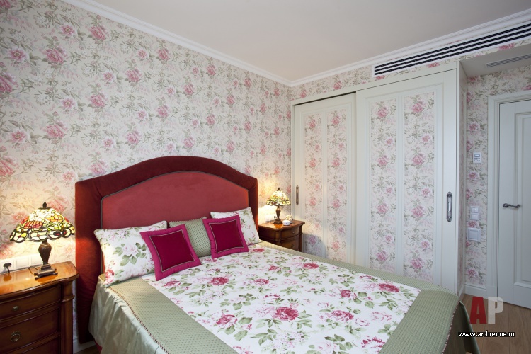 三室传统带彩绘玻璃与向日葵元素公寓丨Яровикова Анна,Мясникова Юлия-38