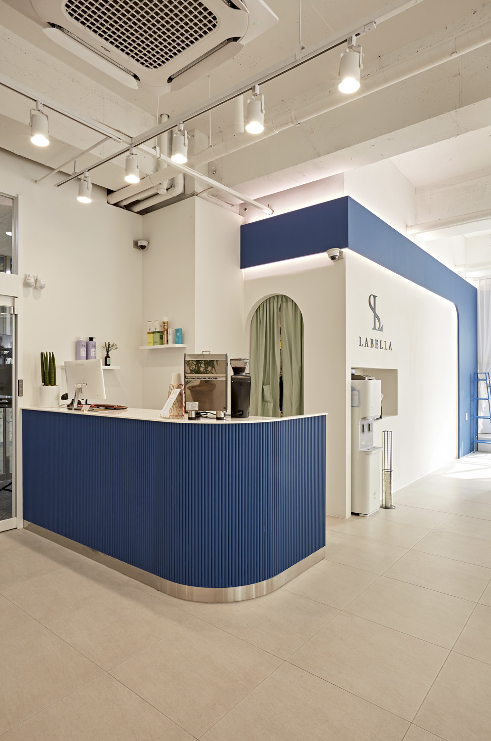 现代简约 46 平米美容室设计-16