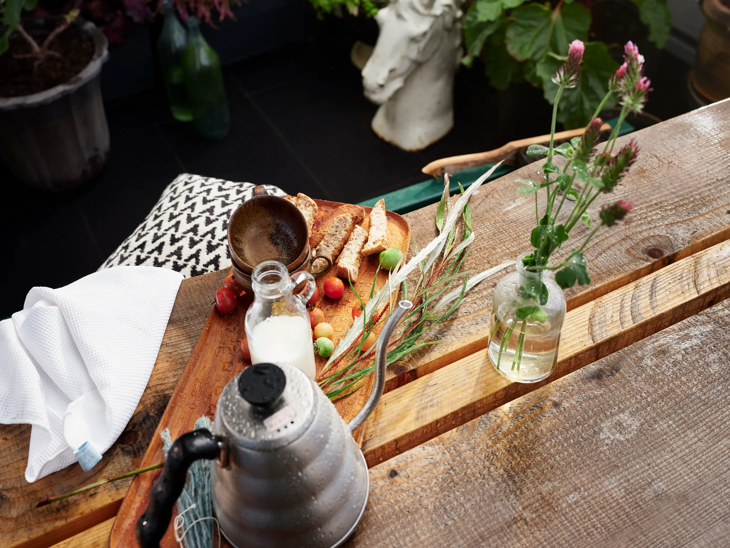 瑞典老建筑里的温馨复古公寓-20