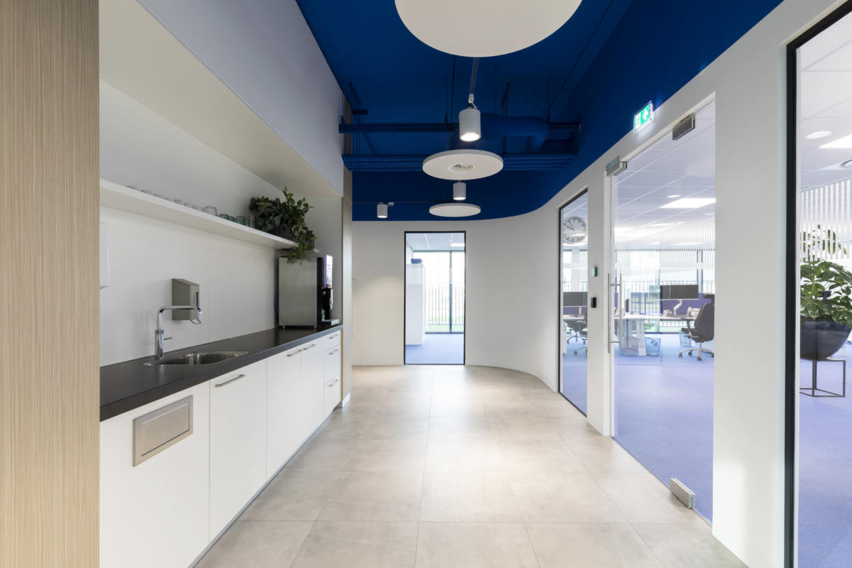 荷兰 Nouwens Transport 办公室的动态圆环设计-18