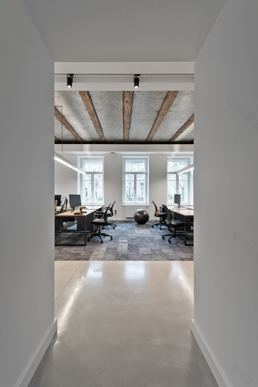 维尔纽斯 Treatwell 办公室,历史建筑中的现代美学空间-7