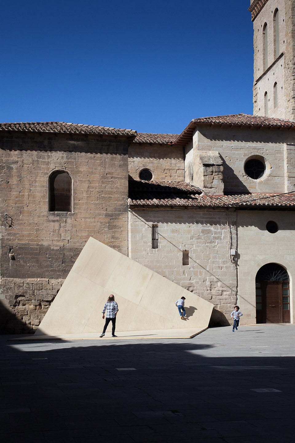 折叠薄板构筑共享空间——La Hoja 装置-14