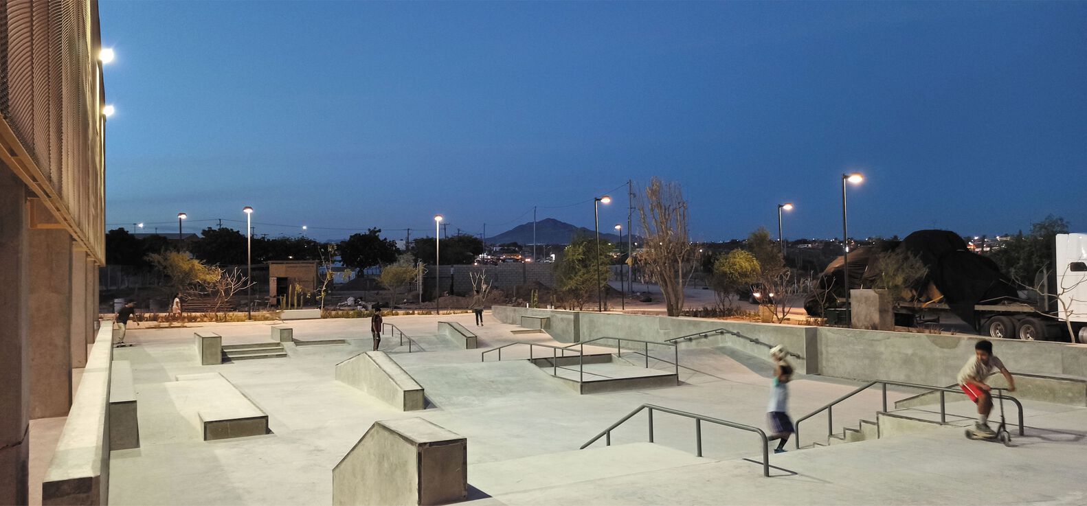 花园阴影 · 沙漠城市的公共空间基础设施丨墨西哥-27