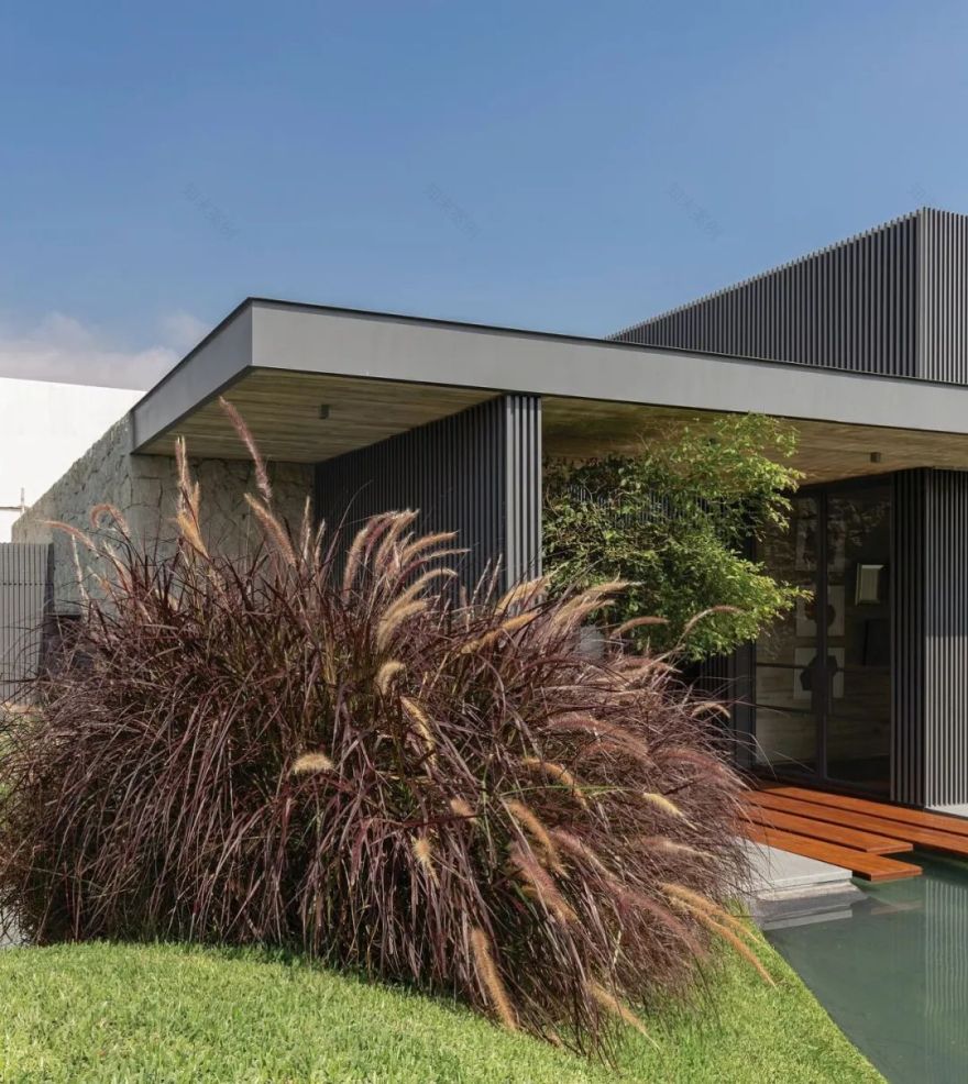 厄瓜多尔 6M 别墅 | 融入自然的简约空间-8