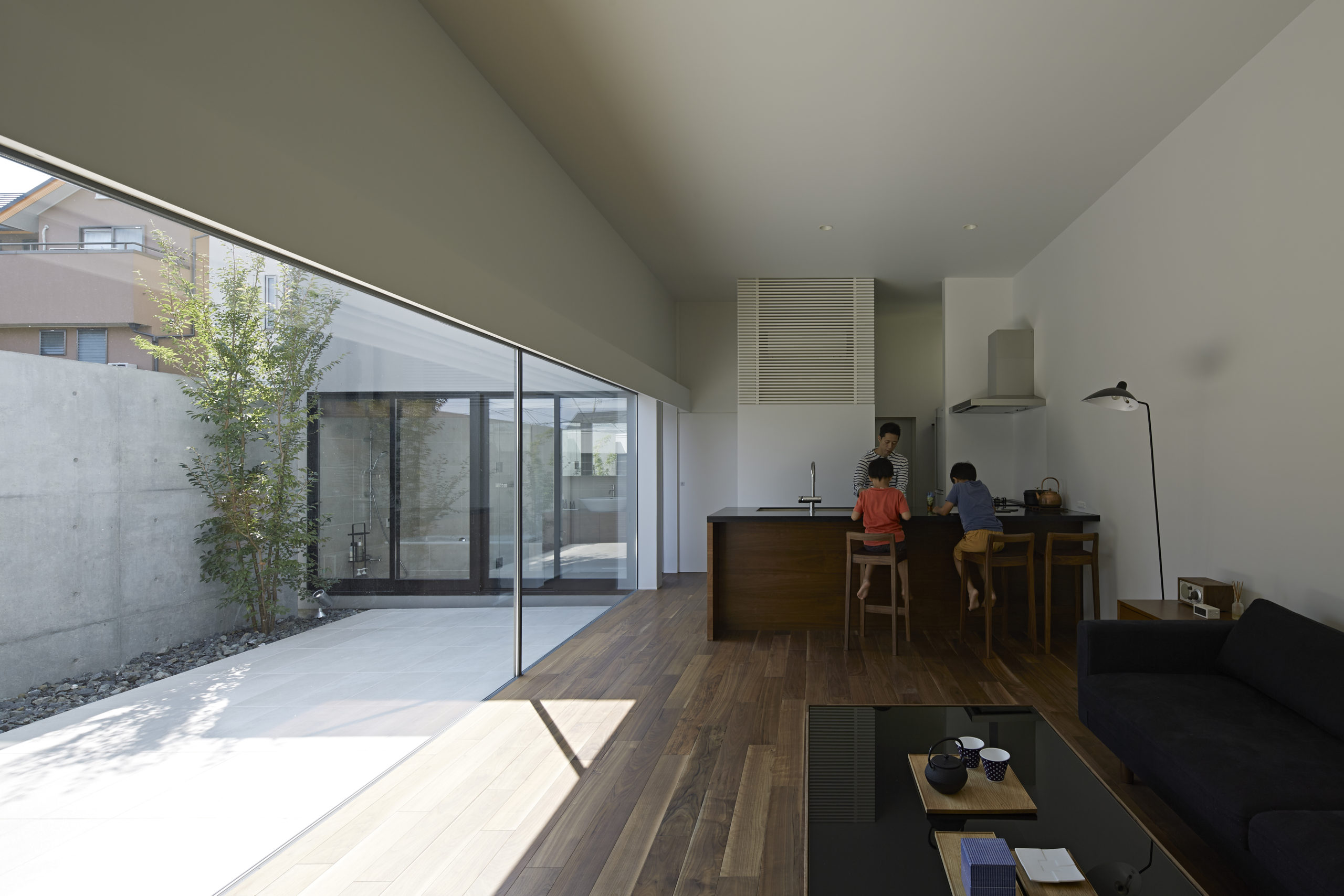 garage house with morning light courtyard | Genki Tsubasa Architects and Associates-7