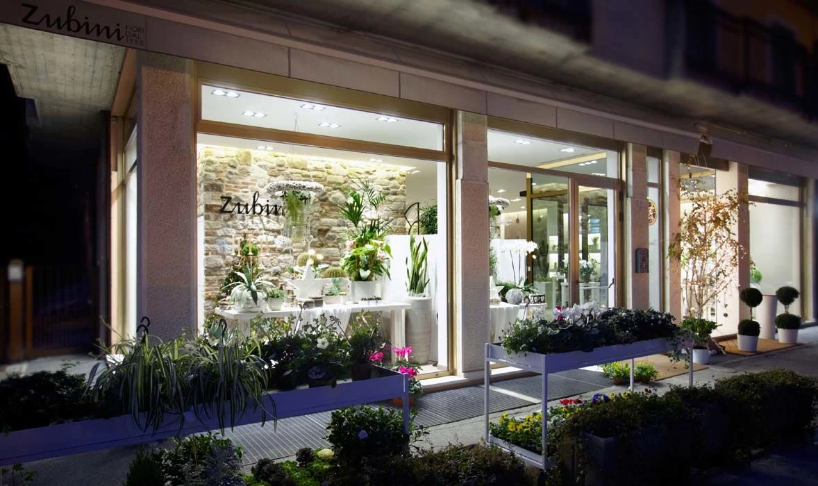 意大利 Zubini 花店,绿色建筑与家居美学的融合-25