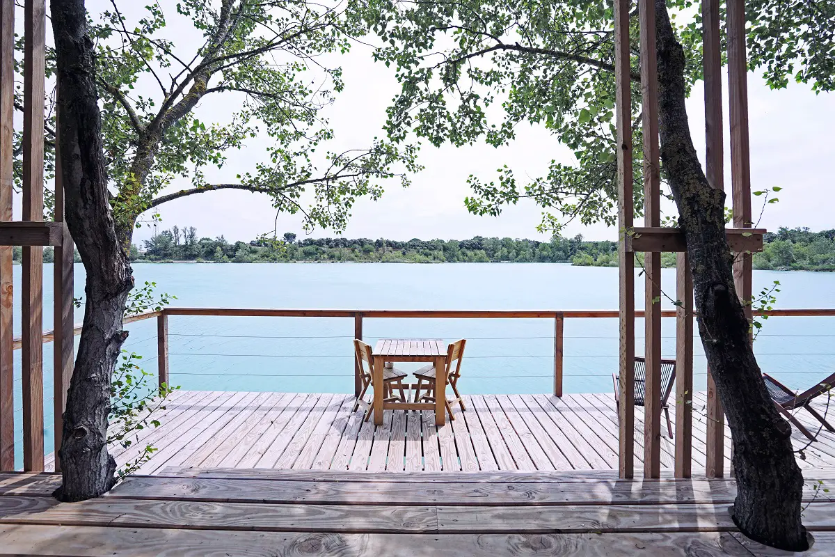 "湖畔木屋 | 与自然共生的设计师度假胜地"-6