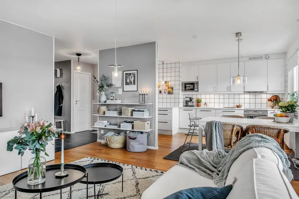 巧妙隐藏冰箱的开放式厨房设计-2