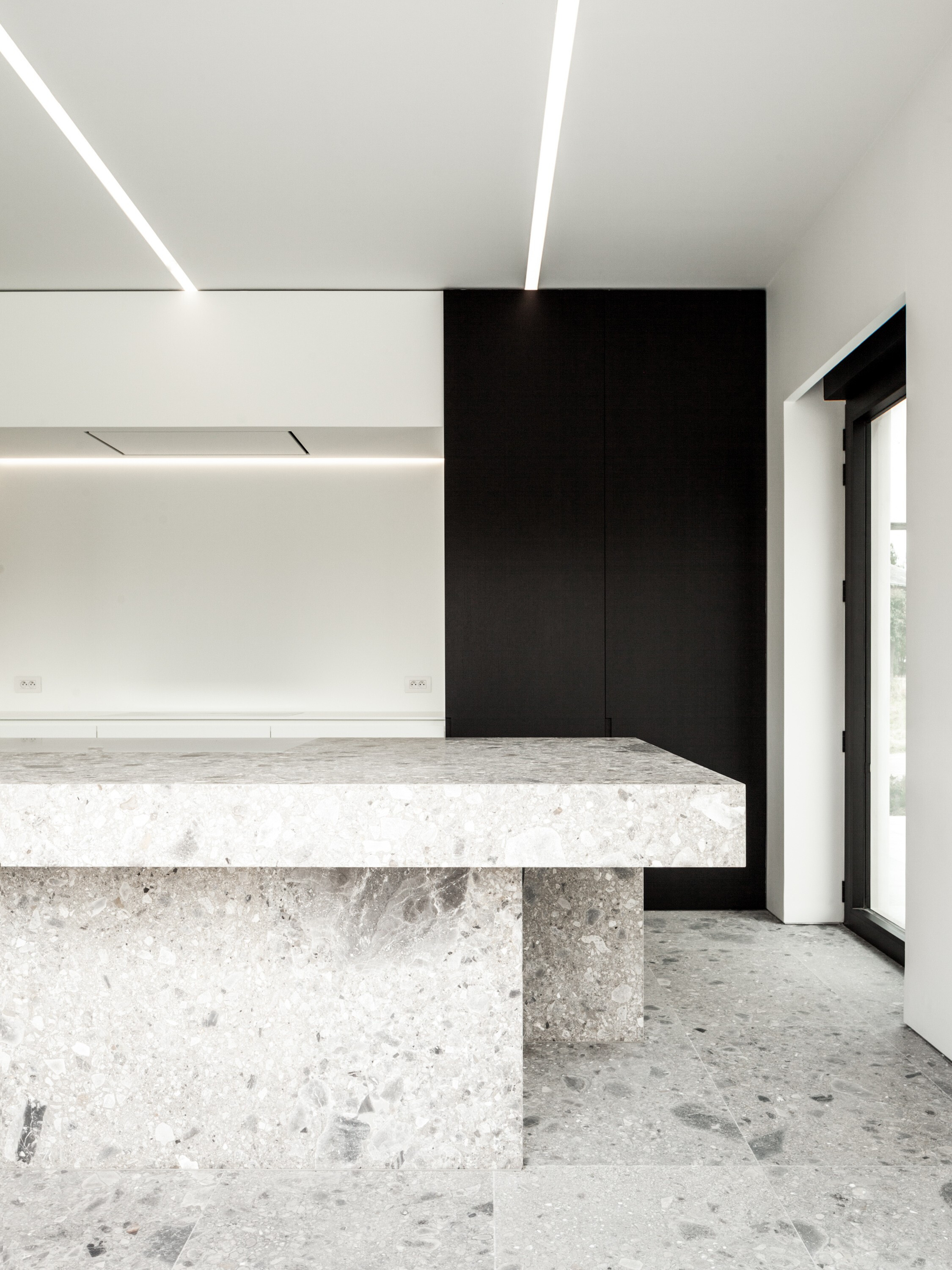 比利时 Aalst 山巅别墅——简约优雅的私人住宅设计-17