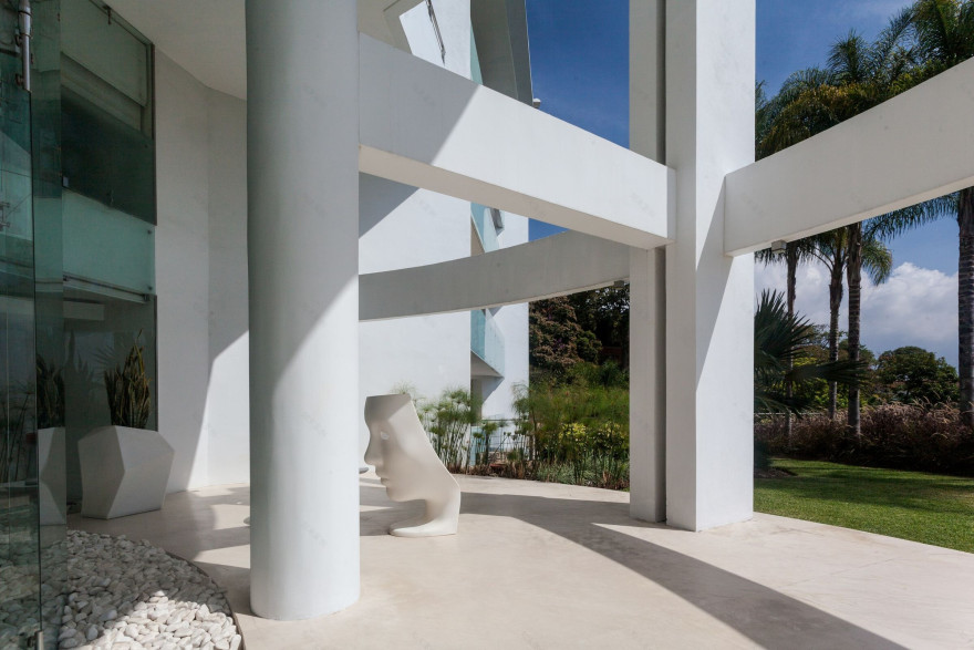 委内瑞拉螺旋形透明别墅,诠释轻盈与通透-33