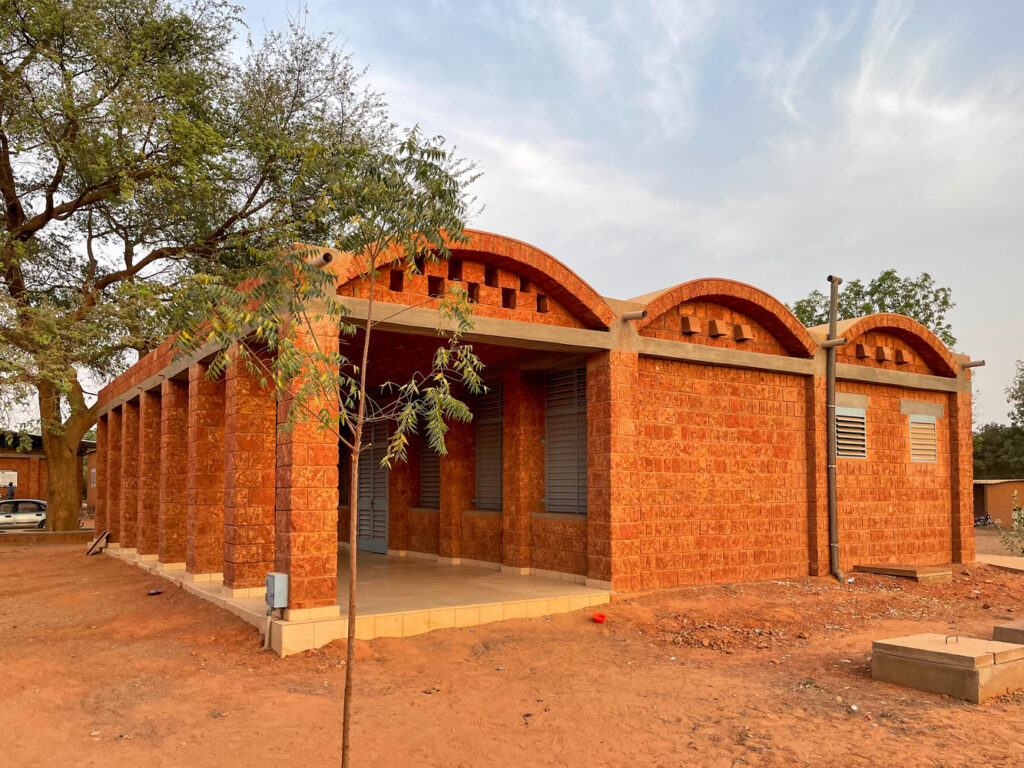 Collège Amadou Hampaté Bâ 学校改造项目丨尼日利亚丨未明确提及（一家专注为贫困社区创造解决方案的人道主义建筑公司）-29