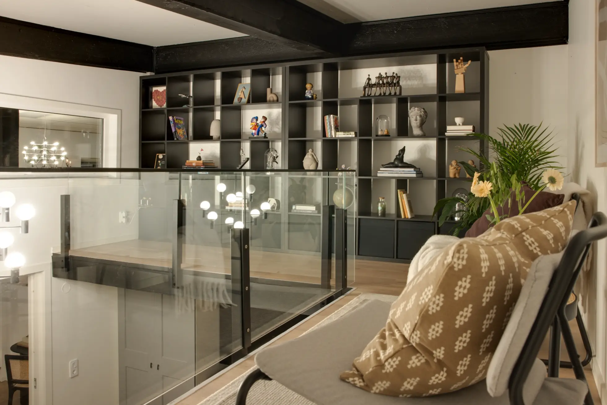 一个不寻常的且宽敞的屋顶下的三居室公寓-13