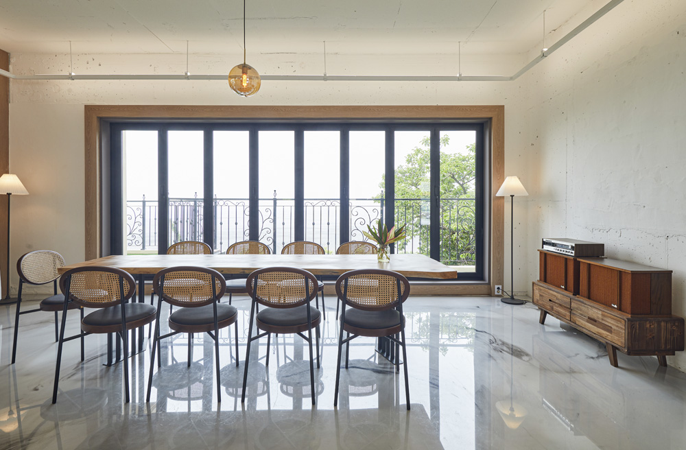 洛特里克咖啡馆 | 明亮的木质设计，展现极简魅力-14