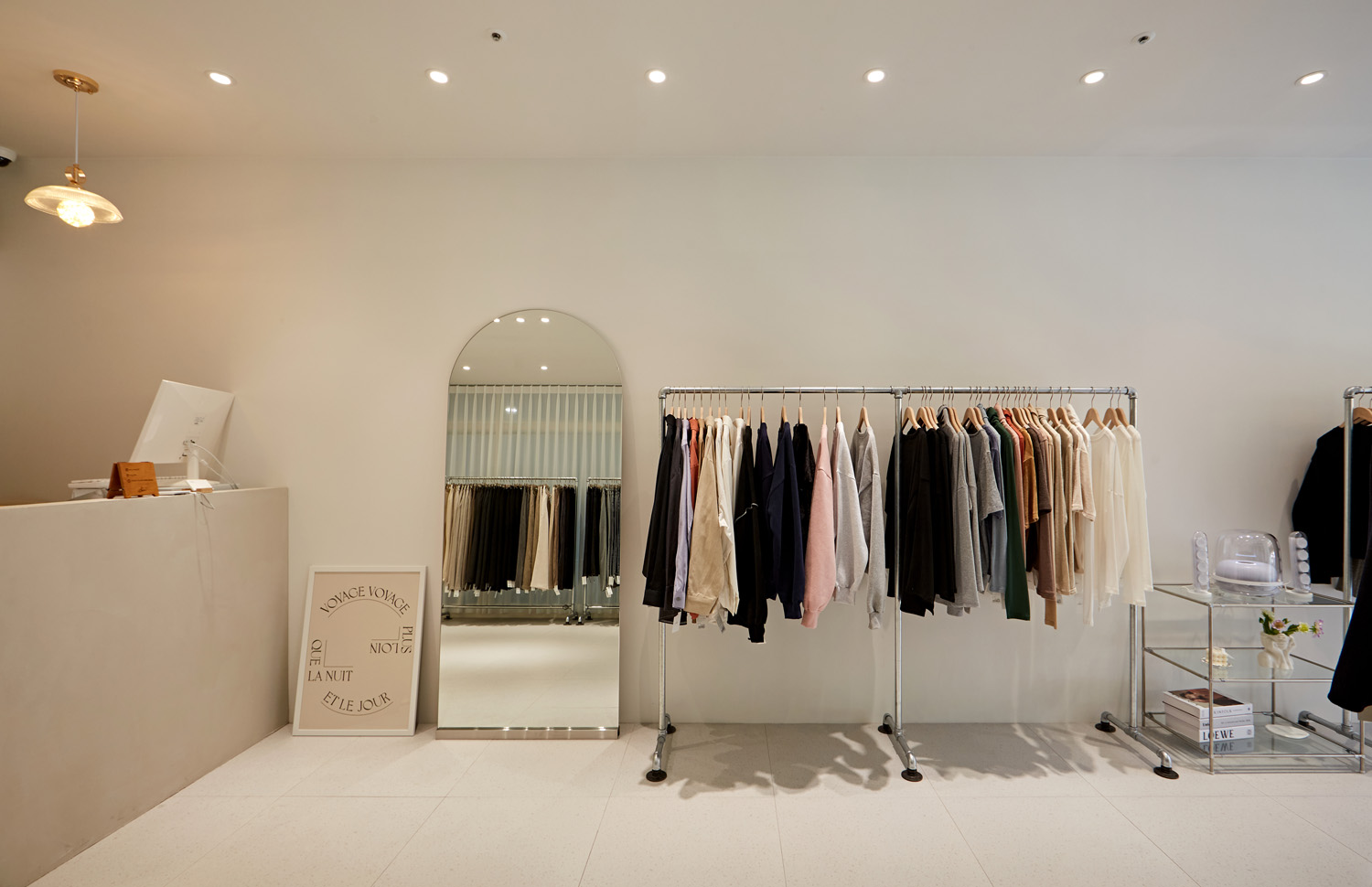 温馨 12 平女性服饰店，诠释白色与木纹之美-7