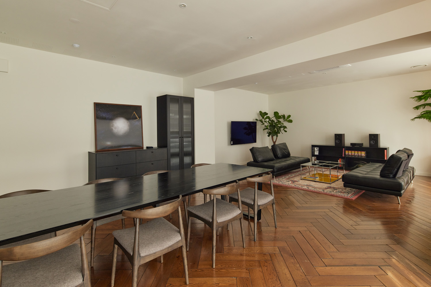 高级白色与木质，打造 92 分豪华室内空间-6