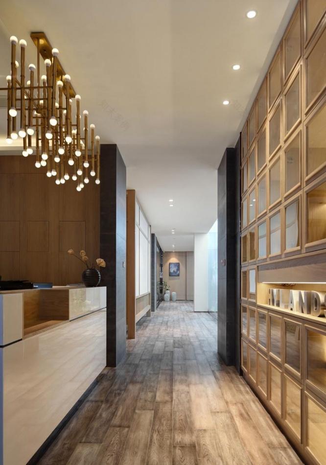 现代优雅办公空间,演绎黑色烤漆与木板的创意结合-3