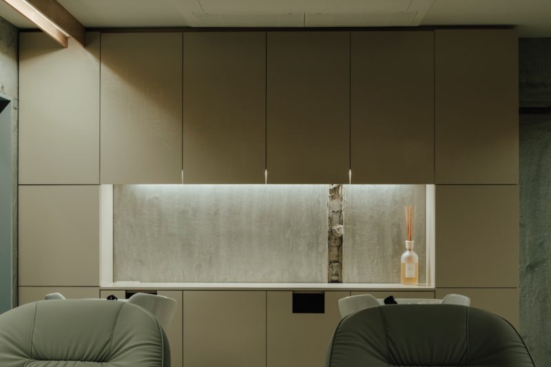 奇宇美发沙龙（此处qiyu根据拼音推测为品牌名称进行中文实名翻译，若不是此含义请提供更多背景信息） -35