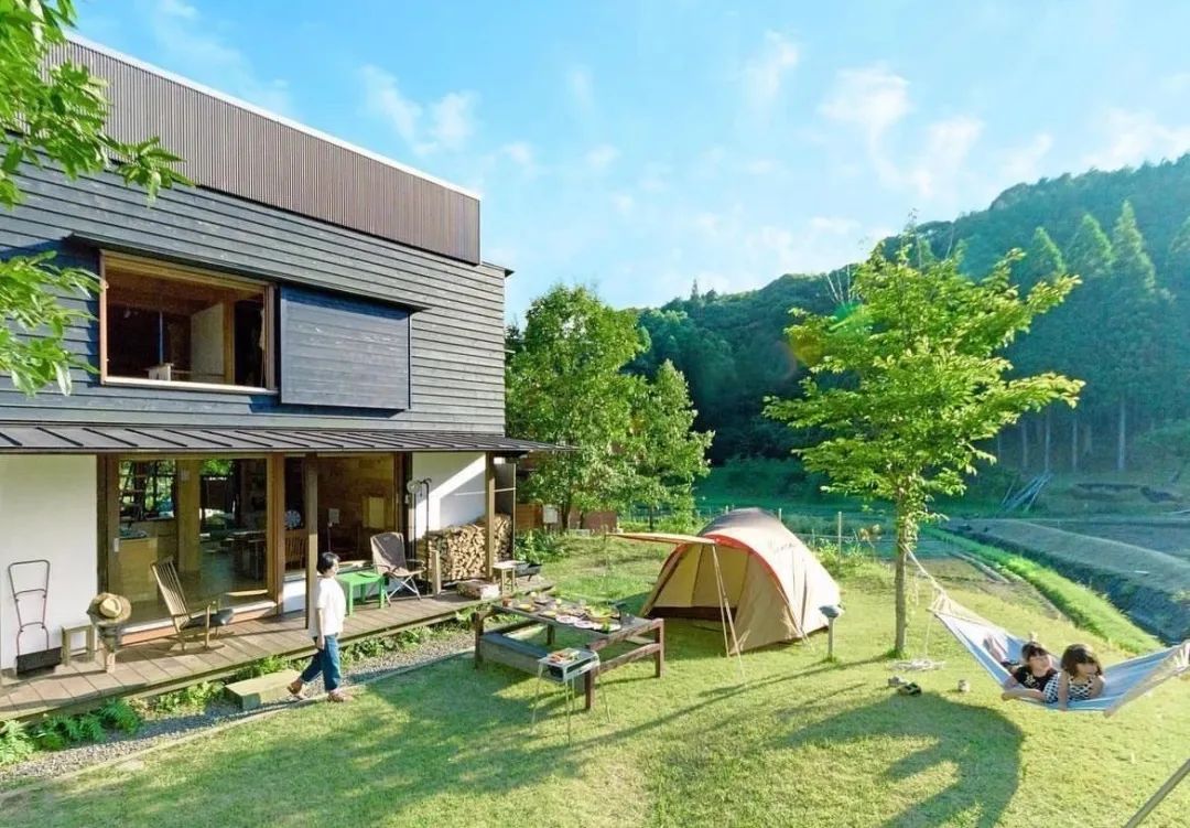 三胎家庭住进深山10年，人均6㎡卧室，却坐拥整片山林-11