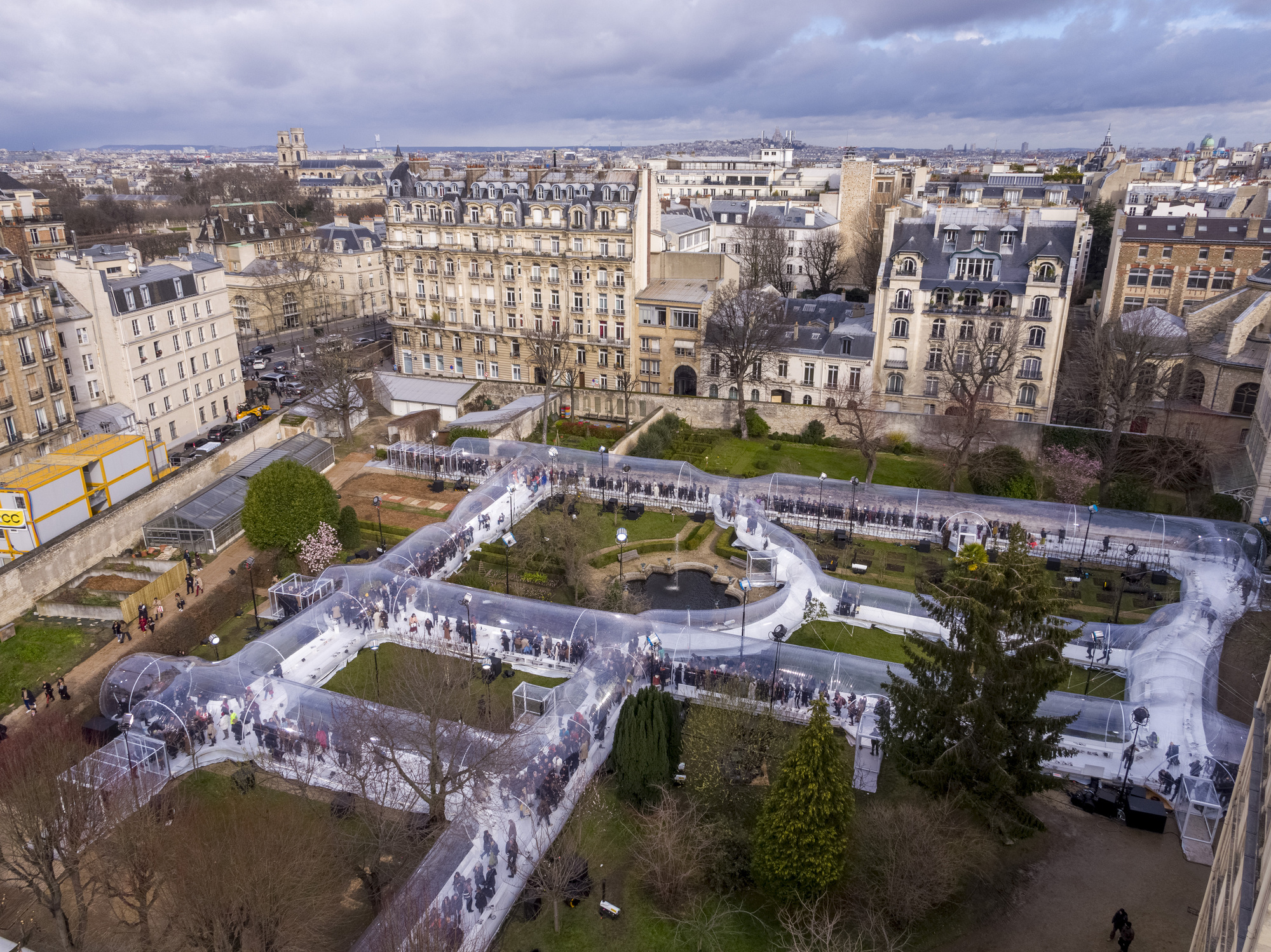 法国巴黎透明管道艺术装置丨Dosis-24