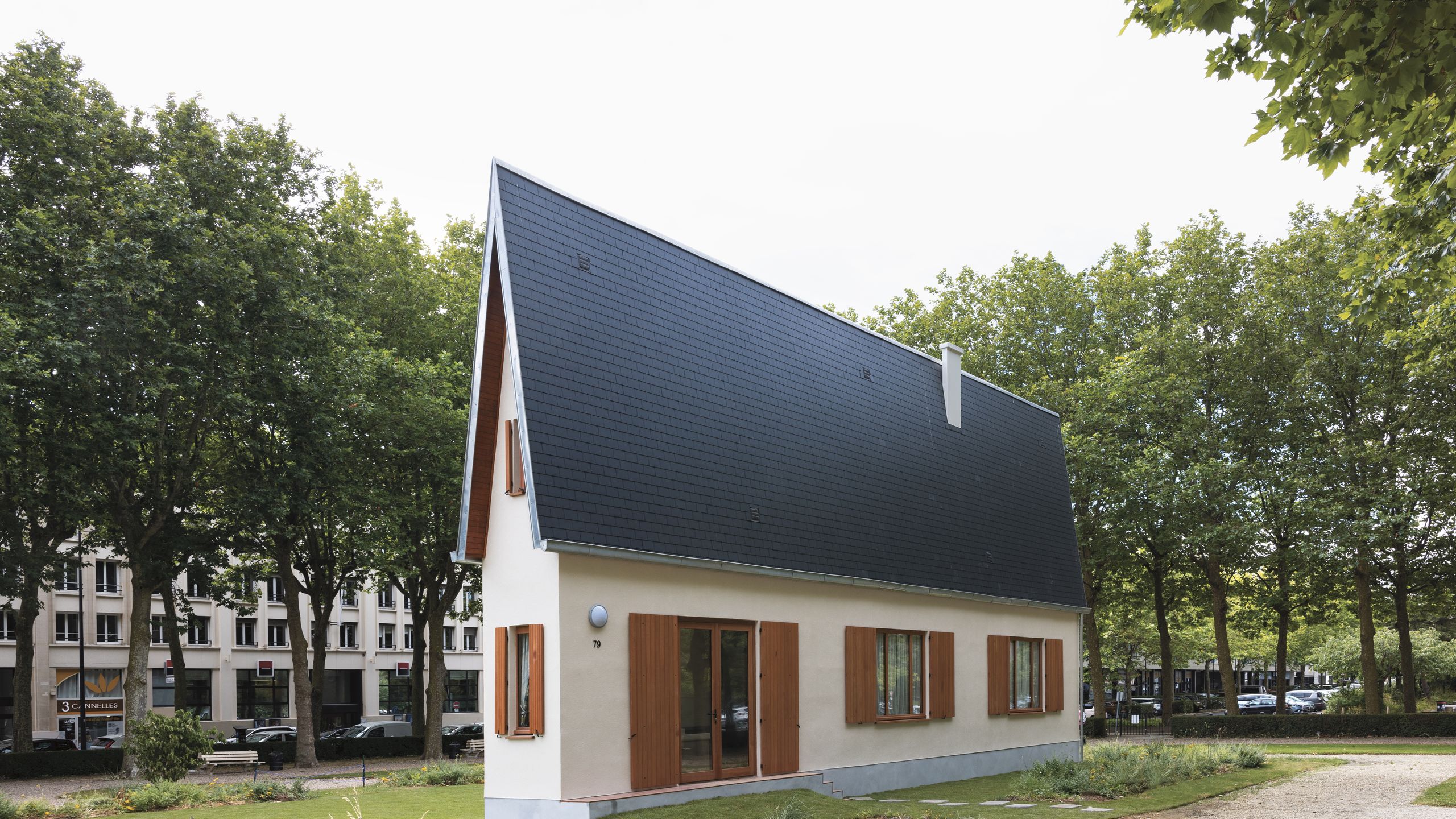 Narrow House（世界最窄房屋）丨法国丨Erwin Wurm-3