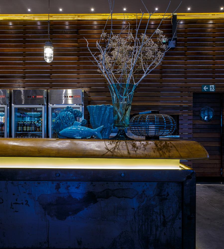 巴西 NAU 餐厅设计 | 渔网外观，自然光运用，海洋气息室内设计-17