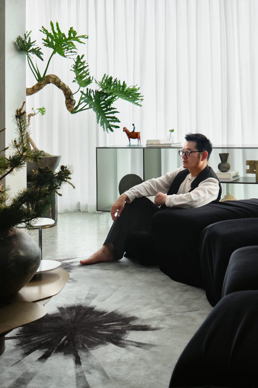 现代折衷与艺术的交织:复式空间“不被定义的家”设计丨HURR赫设计-2