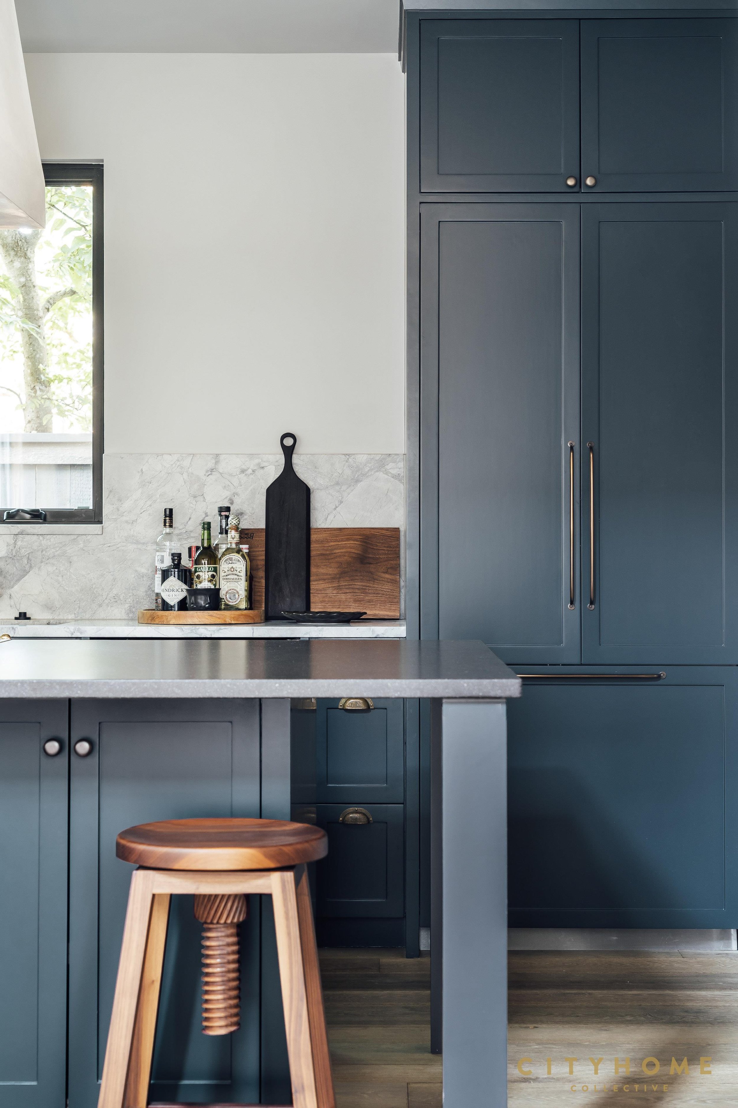 负鼠小跑
注：POSSUM是负鼠，TROT常见有小跑、慢跑之意，这种组合可能在特定情境中有特殊含义，若有更具体语境可进一步优化翻译 丨美国奥斯汀丨Element 5 Architecture-6