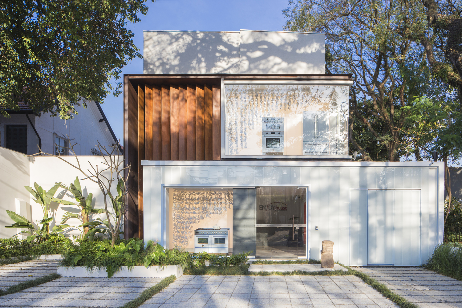 智能玻璃立面打造舒适购物空间-18