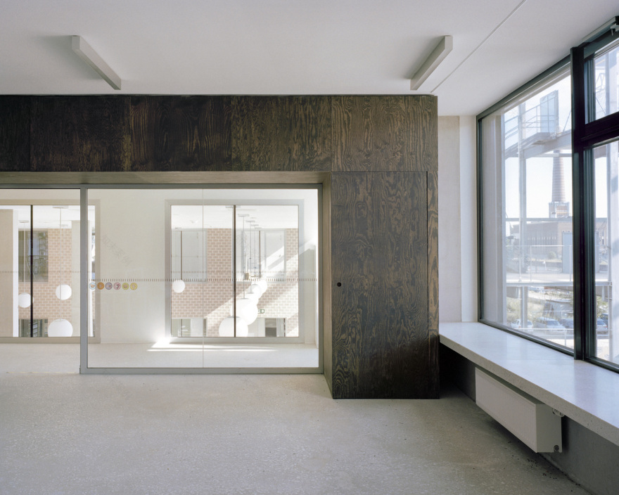 比利时港口边的“筷子”学校-38