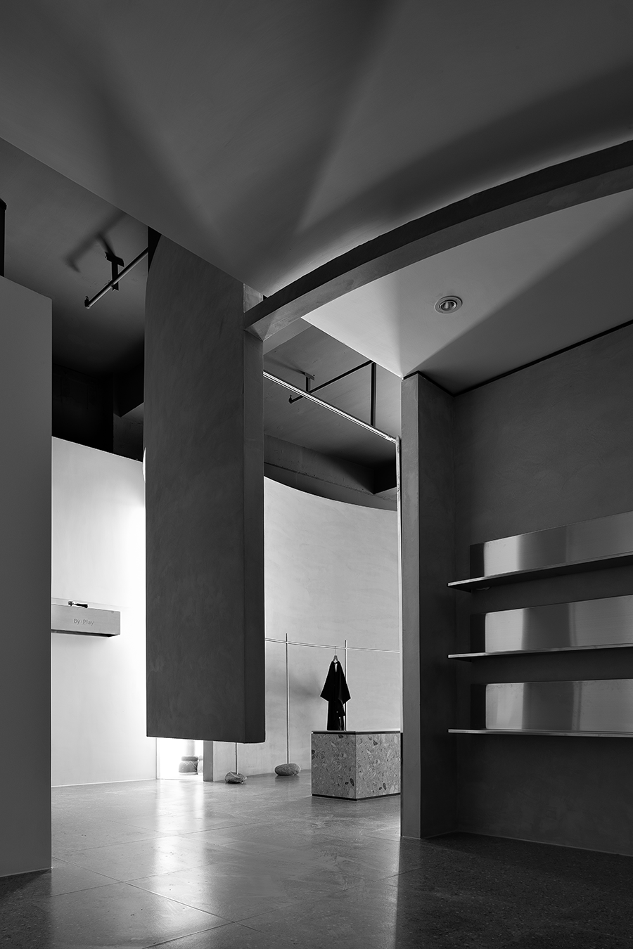 电影胶片般的动态感服饰店设计丨中国苏州丨苏州市不止设计顾问有限公司-18