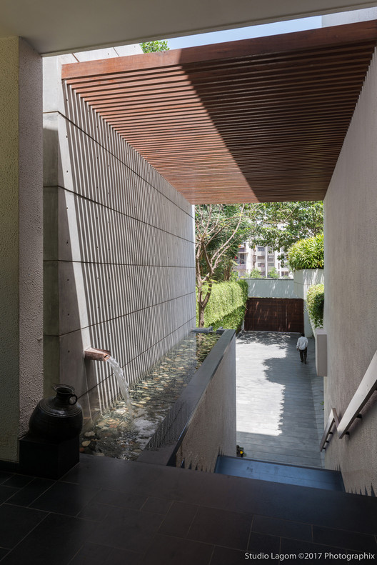 斜屋 · 绿色景观与简约美学的完美融合-32